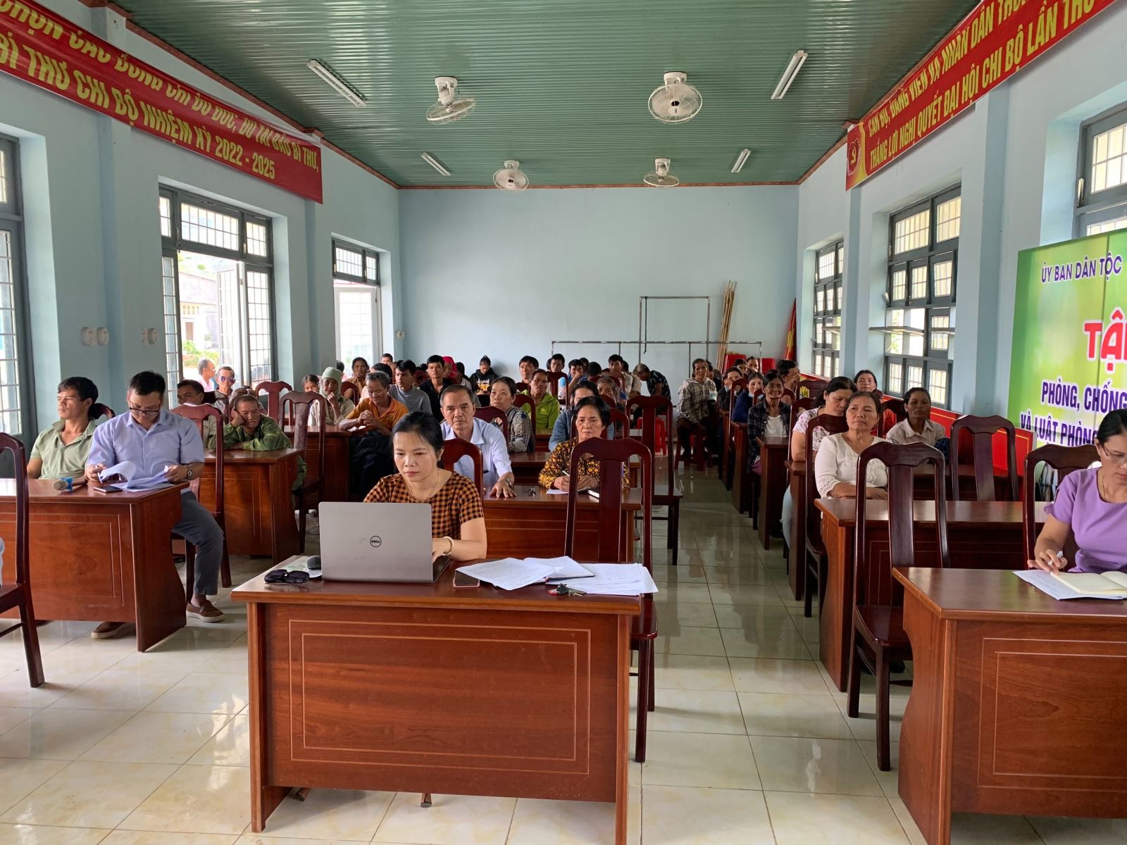 UBND thị trấn Đăk Glei tổ chức đối thoại với hộ nghèo, cận nghèo năm 2023