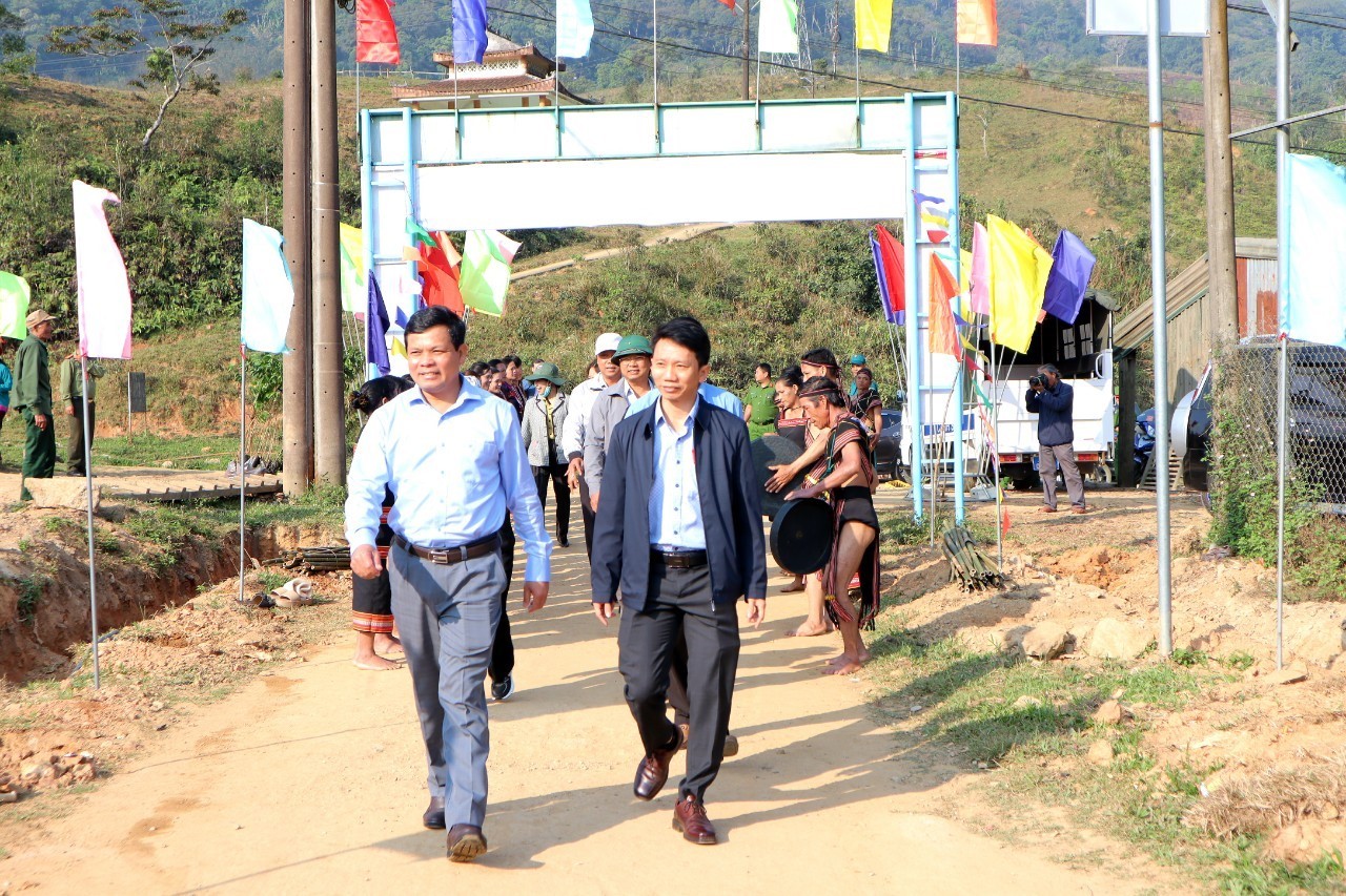 Lễ ra quân xây dựng Nông thôn mới điểm cấp huyện năm 2024 tại thôn Măng Khên, xã Đăk Man, huyện Đăk Glei.