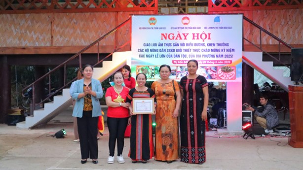 Hội thi Ẩm thực và biểu dương các hộ sản xuất kinh doanh giỏi tiêu biểu trong các phong trào, các cuộc vận động trong chuỗi hoạt động chào mừng thành công Đại hội Đảng bộ thị trấn Đăk Glei khóa VII, nhiệm kỳ 2025 - 2030 và kỷ niệm các ngày truyền thống của các ngành, địa phương và đất nước hướng về khu dân cư năm 2025.