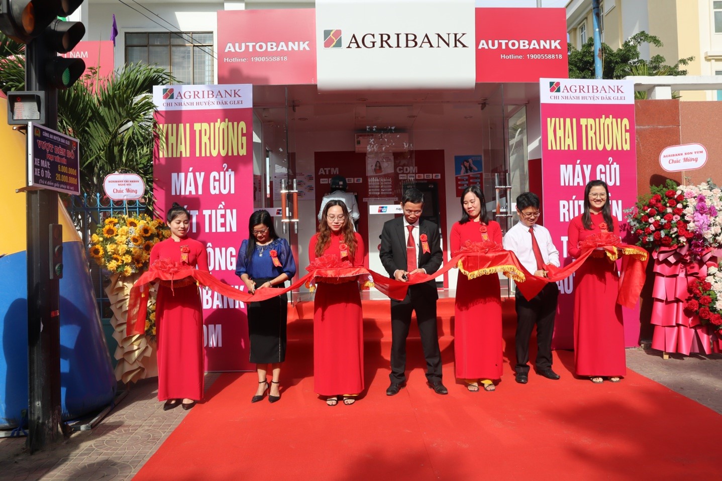 Agribank Chi nhánh huyện Đăk Glei khai trương máy gửi rút tiền tự động Autobank CDM