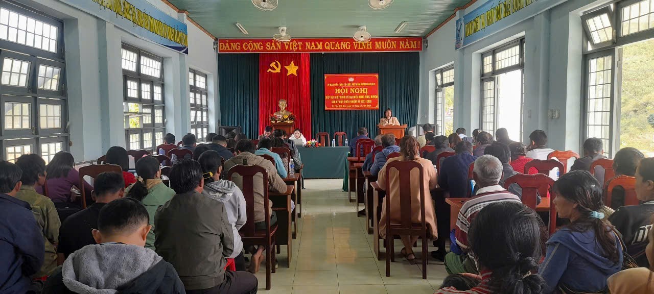 Tổ Đại biểu HĐND hai cấp tiếp xúc cử tri tại thôn Long Nang, thị trấn Đăk Glei, huyện Đăk Glei