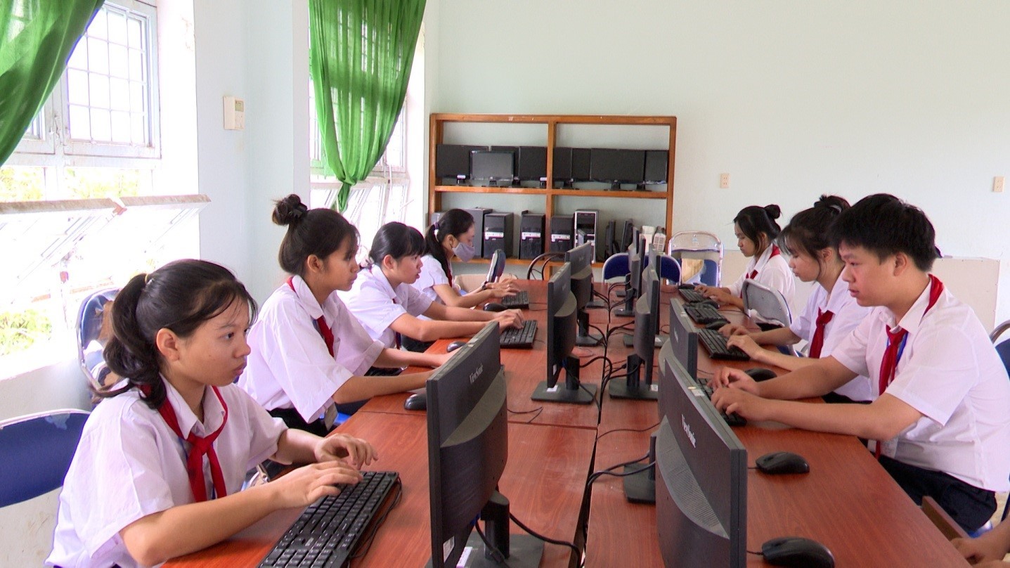 Đăk Glei: Tăng cường công tác quy hoạch, sắp xếp mạng lưới trường lớp và huy động học sinh ra lớp
